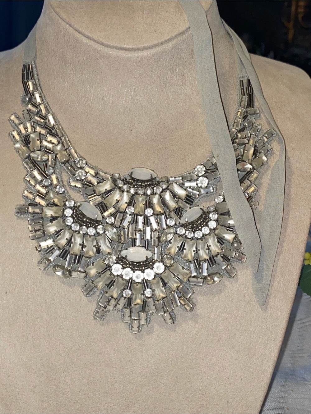 Stella & Dot Gala Statement Necklace - Picture 3 of 5
